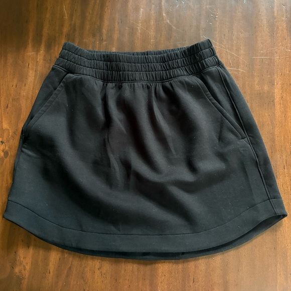 Abercrombie & Fitch Dresses & Skirts - Abercrombie YPB neotech skirt - pockets and dolphin hem, size medium